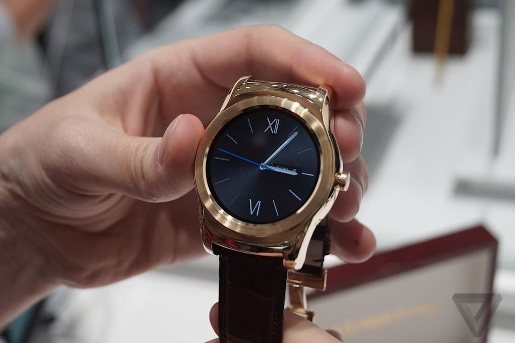 LG Watch Urbane Luxe - mạ vàng 23 Karat, dây da cá sấu